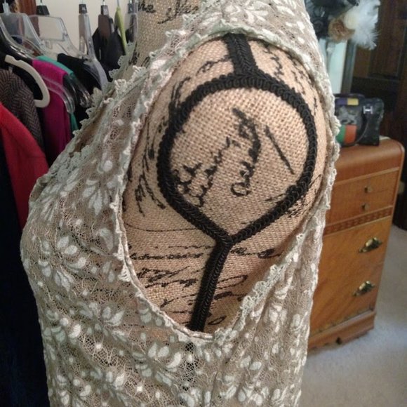 Young Essence Lace Button Up Sleeveless Top - Picture 5 of 8